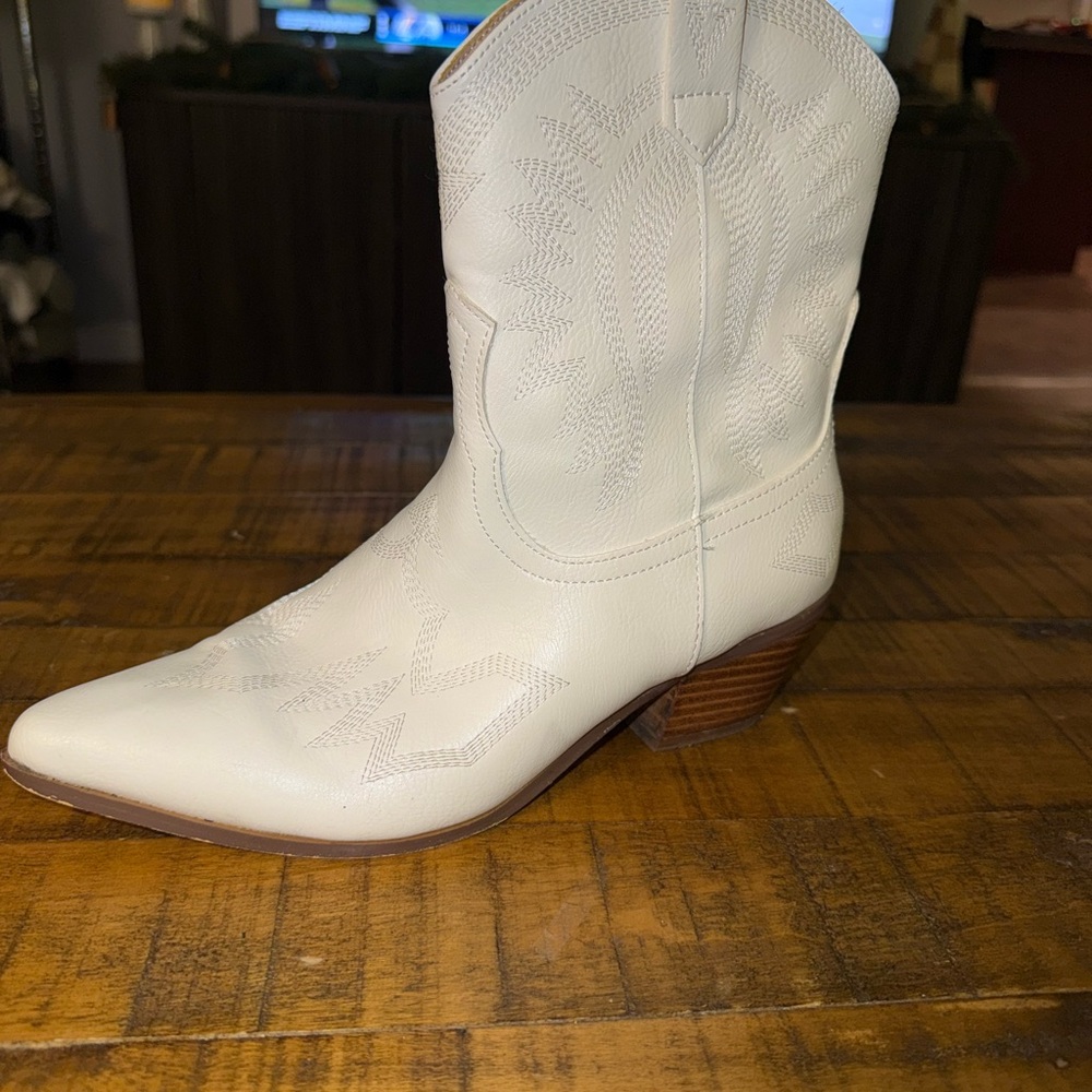 White Western Cowgirl Boots - Picture 8 of 9
